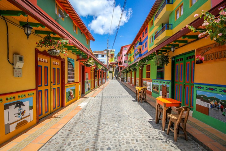 guatape-ville-coloree-creativite-street-art-photographie