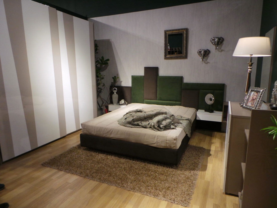 14 chambres à coucher repérés au Salon du meuble de Tunis