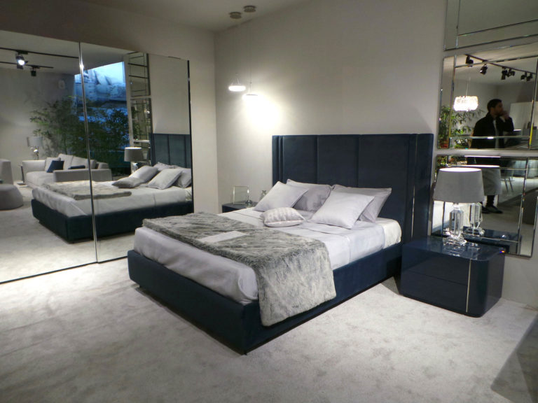 14 chambres à coucher repérés au Salon du meuble de Tunis