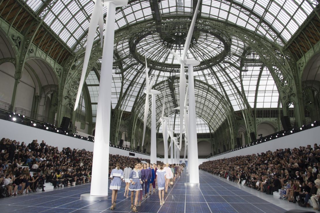 Les décors les plus spectaculaires des défilés Chanel par Karl Lagerfeld