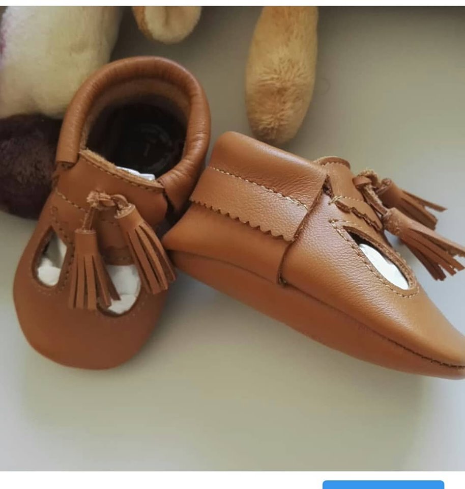 chaussure enfant fait main en cuir par Little Me Mocs