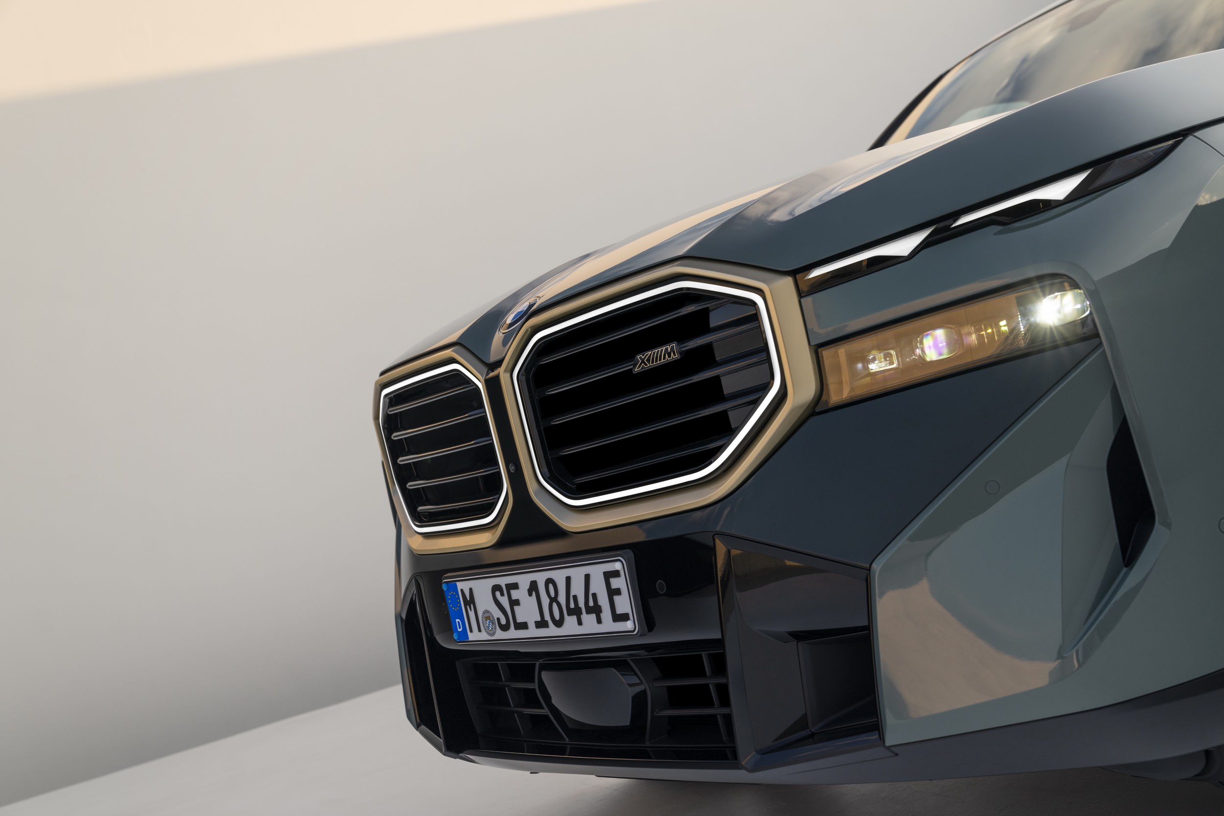 la-toute-première-BMW-XM-electrique-hybride